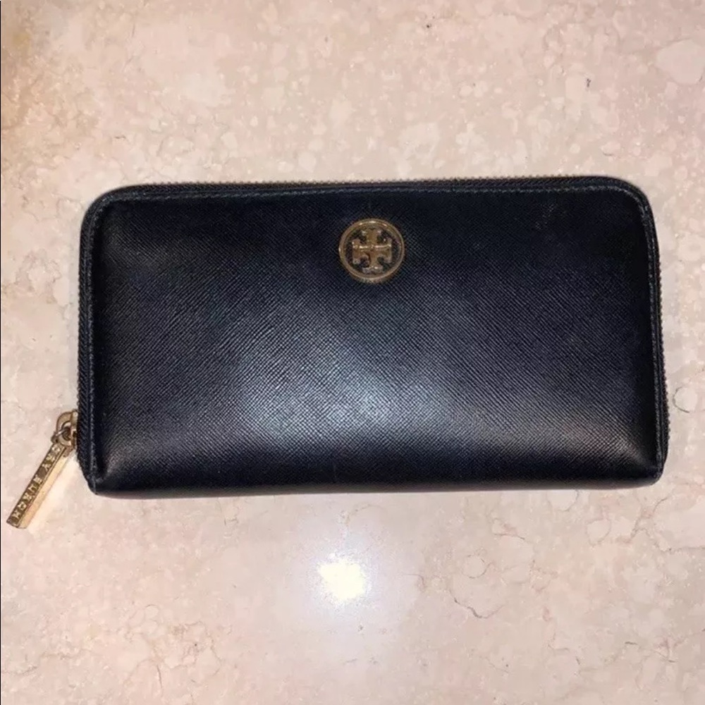 Authentic Tory Burch zip leather wallet